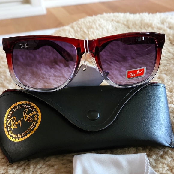 Gorgeous NWT Ray BAN Wayfarer Sunglasses - Picture 12 of 13